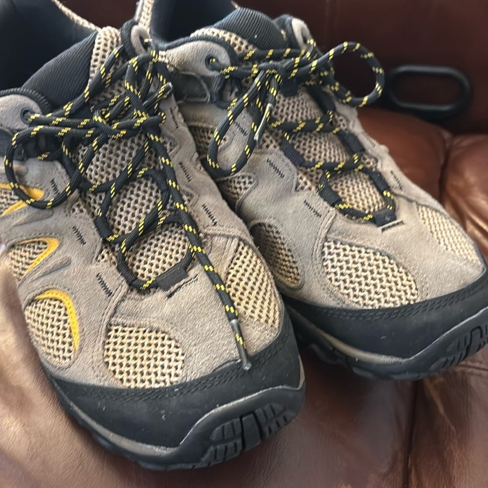 Merrill hiking shoes. Good condition. There are NO INSOLES for the shoes.